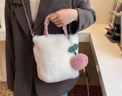 秋冬季白色樱桃毛绒毛毛包包女2022新款小...