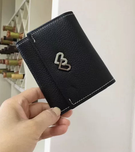 真皮钱包 女士三折钱夹黑色全新26包邮 偏...