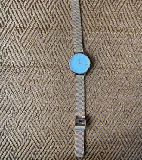 dw手表，代购手上买的，买了一千多，带过几...