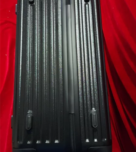 尾货亏本处理拉杆箱22寸 感兴趣的话点“我...