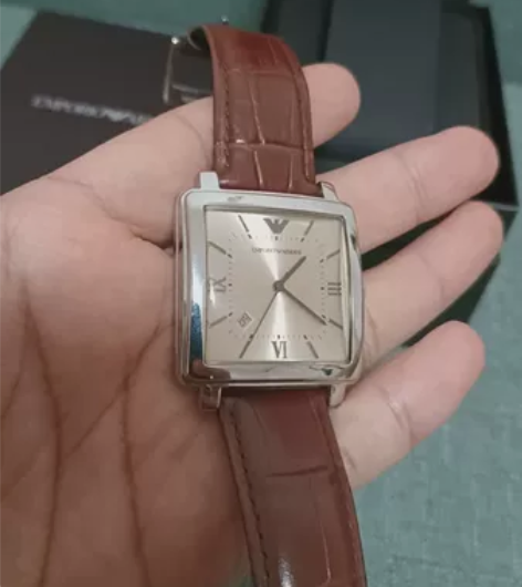 专柜阿玛尼手表，在天津大悦城专柜1790购...
