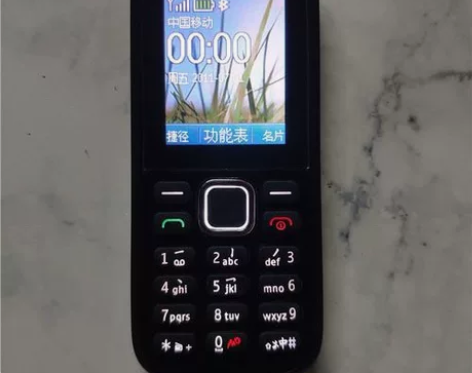 诺基亚手机一部 2010年，正常使用。充满...