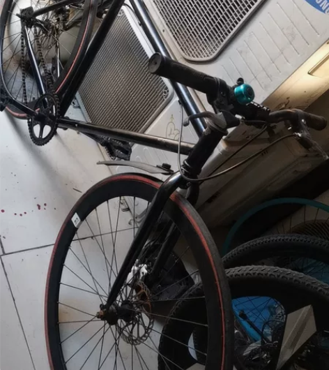 死飞变活飞前后碟刹功能正常就外胎不好不过能...