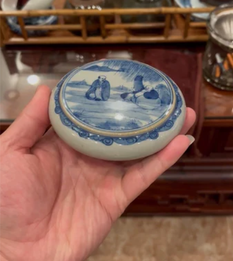 景德镇手工手绘70年代老盖置，整体发色玻化...