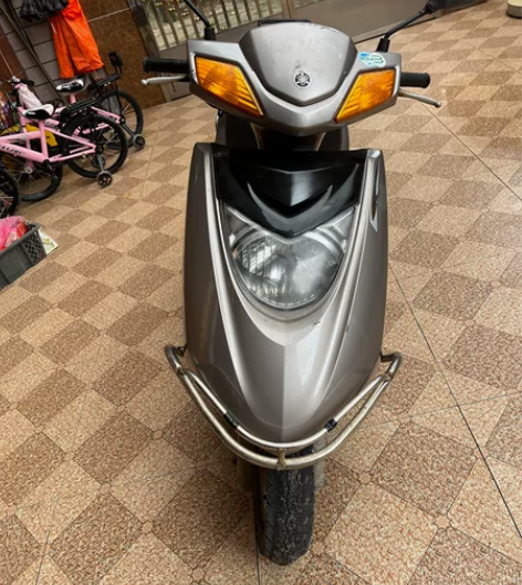 雅马哈凌鹰100，国3叛，当时新车八千左右...