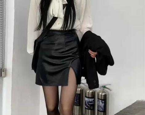 皮裙半身裙包臀裙，我太胖了我穿不上了！！！...