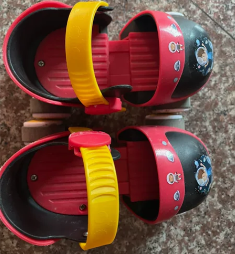 2到6周岁初学旱冰鞋四轮 玩过的，有明显使...