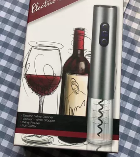 电动红酒开瓶器四件套。全新闲置。一共两套，...