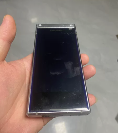 三星W2019、外屏不亮啦、后盖也碎了、配...