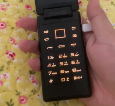 小古董手机 三星啥玩意不知道 双卡但是只有...