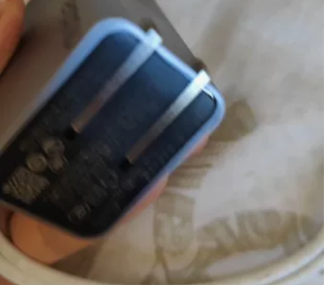 努比亚充电器，本来买给一加手机用的，结果没...