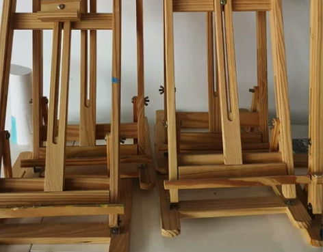 桌面画架，几乎全新，一共8个。 自提地点1...