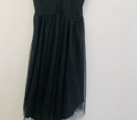 长款吊带裙，下面是欧根纱，很显身材 感兴趣...