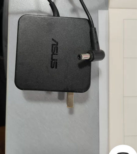 华硕电脑电源线，注意插头是否合适。不议价。...