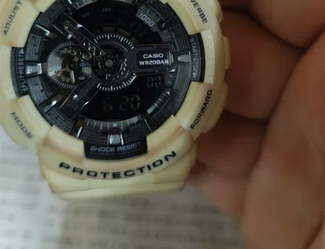 卡西欧ga-110gb 白色的 表带比较脏...