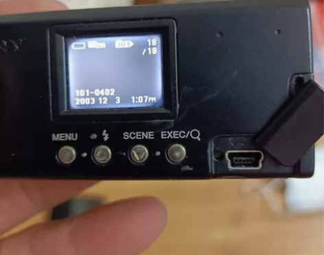 索尼相机DSC-U40，成色如图！带8G内...