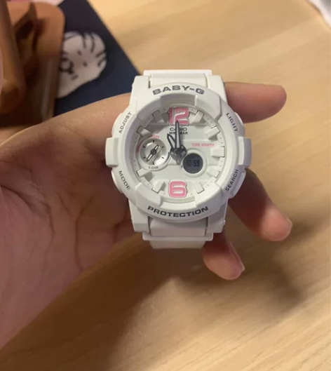 出卡西欧粉白手表，正品保证，成色如图，还是...