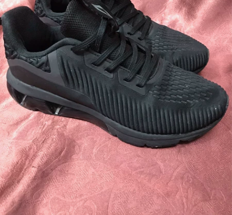 李宁运动鞋，41码，七成五新。 感兴趣的话...