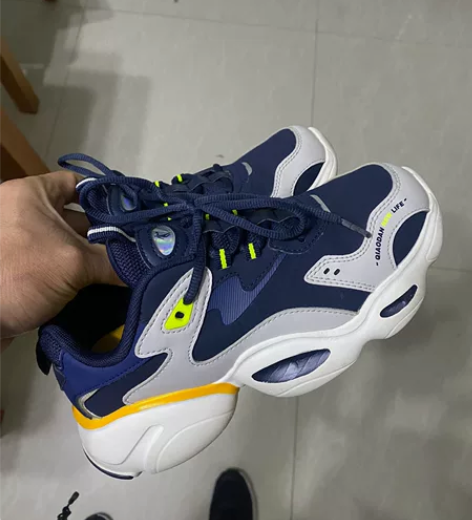 孩子的鞋一双乔丹37码，成色如图，二手商品...