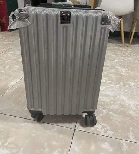 拉杆箱一个，应急买的，几乎全新，几乎全新，...