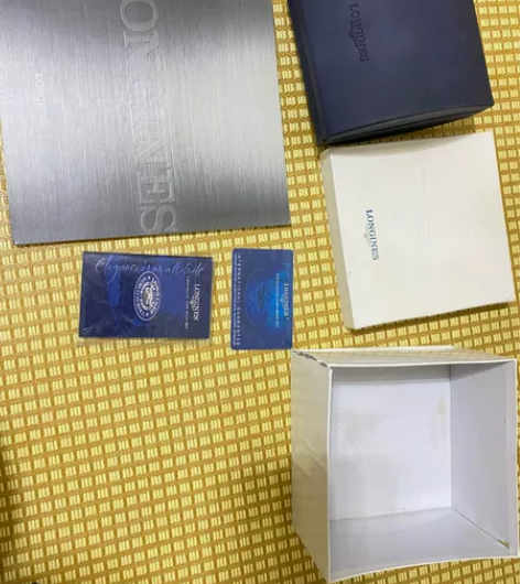 浪琴手表盒卡书册都在，手提袋没有 自己手表...