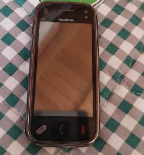 诺基亚N97出售，夹电开机，没电池，功能没...