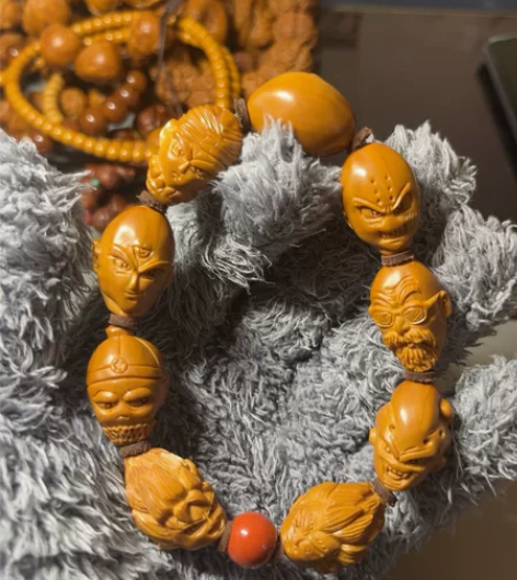 七龙珠题材橄榄核手串，尺寸17-18，8颗...