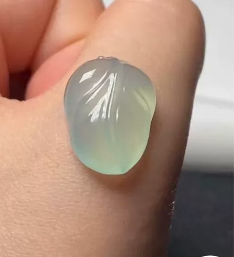 冰种厚装湖水晴色纯美叶子~ 水汪汪细腻圆润...