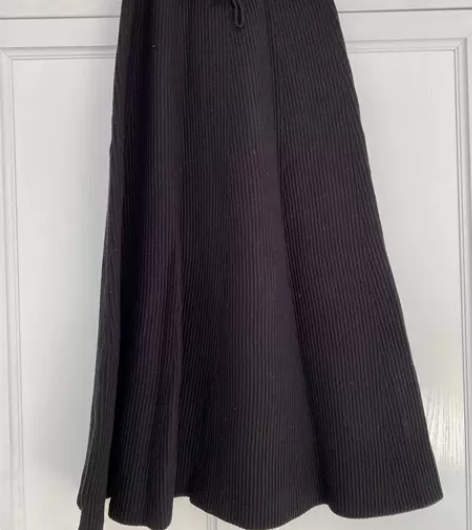 黑色针织长款大摆裙，均码，130斤可穿，有...