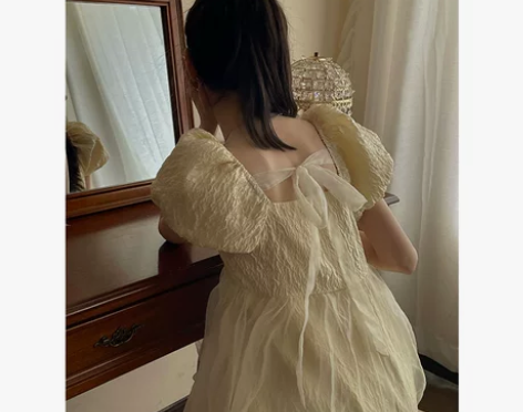 花樽与花| 初恋奶乖甜美在逃公主蓬蓬裙仙女...