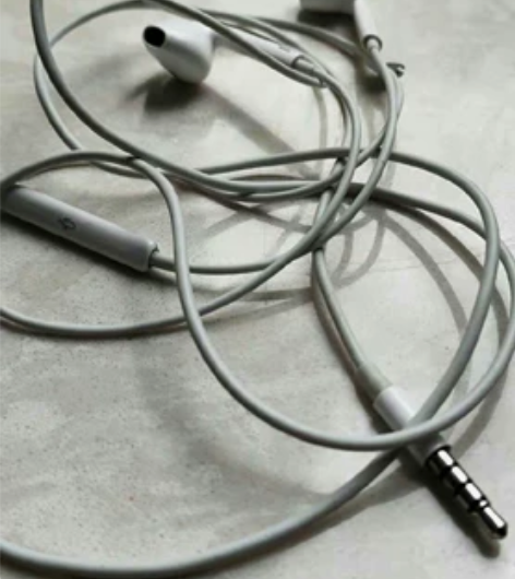 苹果原装耳机 感兴趣的话点“我想要”和我私...