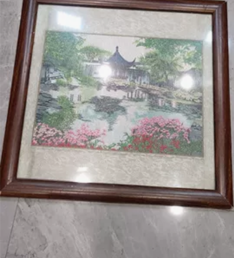 八十年代刺绣 用线绣的，有玻璃，外地买只邮...