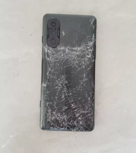 红米k40游戏增强版,不小心摔烂了,出尸体...