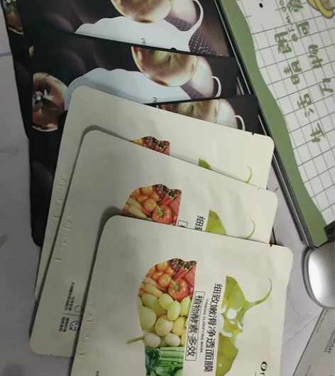 出一叶子面膜,朋友送的,后面忙没有时间用,...