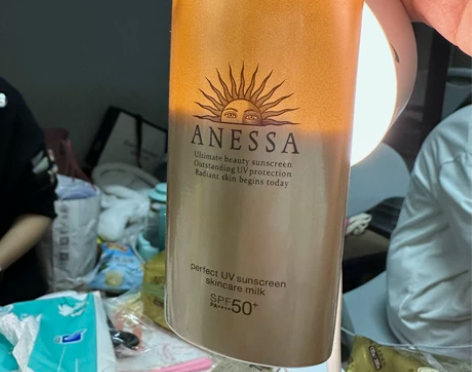 安耐晒防晒90ml 剩一半多剩余1/2以上...