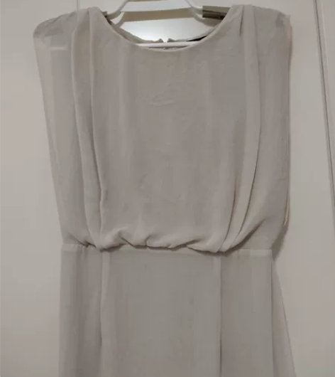 礼服裙，165尺码有轻微脏污，可以接受的范...