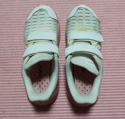 阿迪达斯运动鞋，专柜正品， 新款360度通...