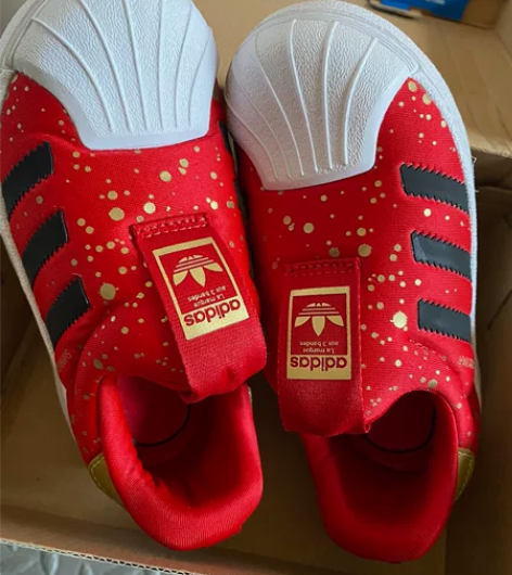 阿迪贝壳鞋，实拍，实物更好看。京东购入的，...