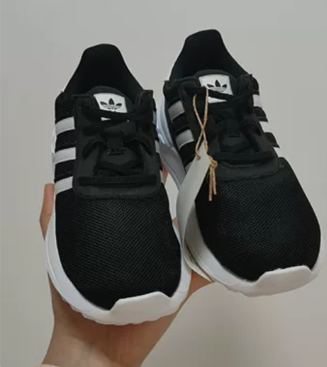 全新阿迪达休闲运动鞋,26码,适合脚长15...