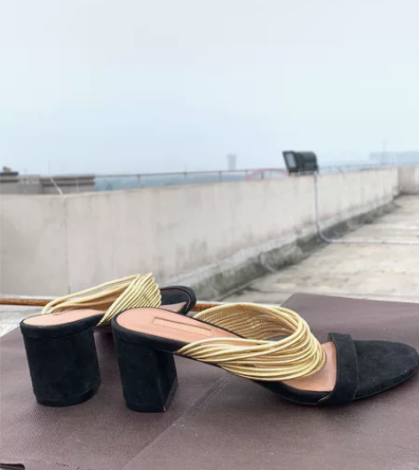 时尚菠萝牛皮鱼嘴粗跟一字单鞋  全新  3...