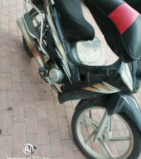 宗申弯梁摩托车，19年的，手续齐全，保险今...