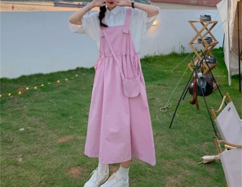 出一条粉色背带裙，无色差 很甜，带小包(d...