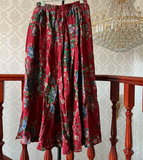 百分百纯棉民族风半身裙，九五新，褶皱是柜子...