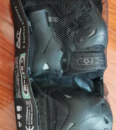 全新米高护具适用于旱冰溜冰自行车等 感兴趣...