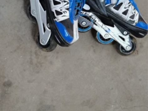 两双溜冰鞋打包300包邮，一双180包邮，...