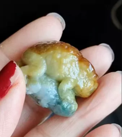 荷花池里荷花飘，公蛤蟆搂着母蛤蟆腰 清理桌...