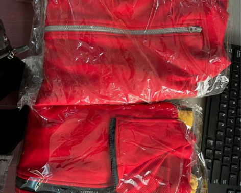 全新运动服套装含裤子 男女同款 甩卖出售 ...