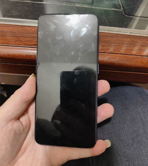 OPPO A9  成色如图 不开机 尾插插...