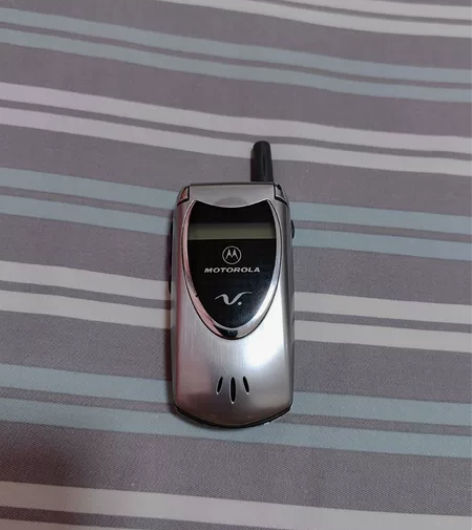 摩托罗拉v60 成色非常新，完美使用移动卡...