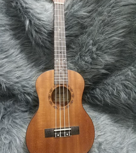 低价出全新26寸尤克里里 包邮尤克里里26...